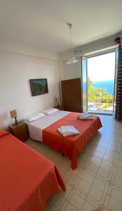 Camere Il Leone Taormina Bagian luar foto