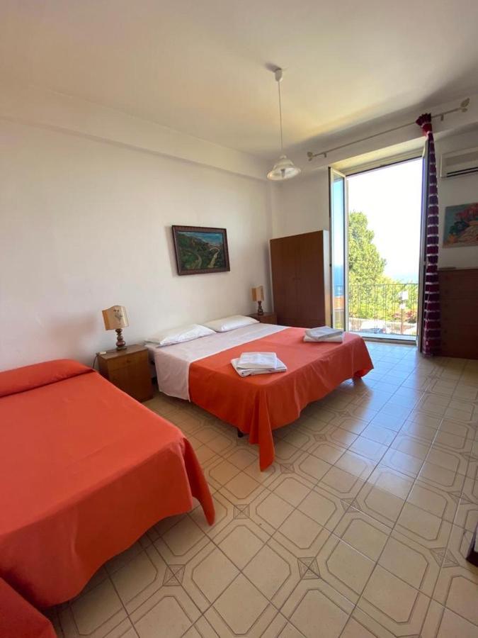 Camere Il Leone Taormina Bagian luar foto